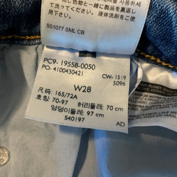 Levi jeans. Size 28. 711 skinny - Picture 3 of 5